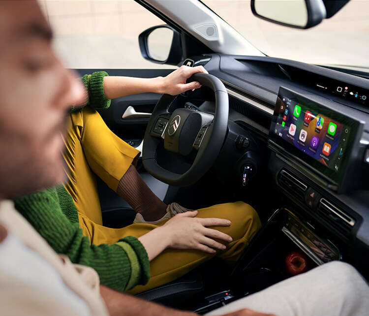 Чоловік і жінка у салоні Citroën C3 Aircross