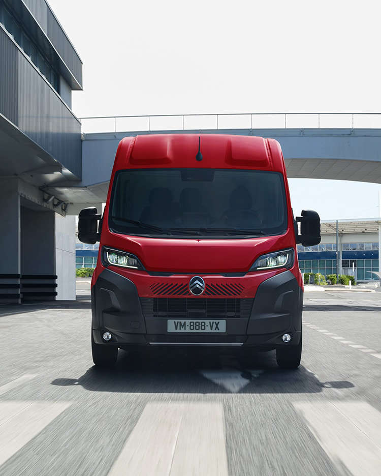 Новий фургон Citroën Jumper, вигляд спереду